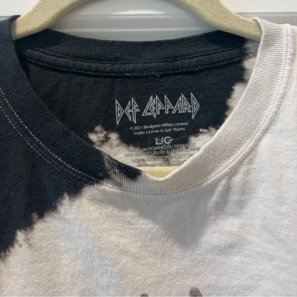 Band Tee Graphic Cropped Tshirt Def Leopard Bleached Distressed Top Urban Street - Picture 2 of 3
